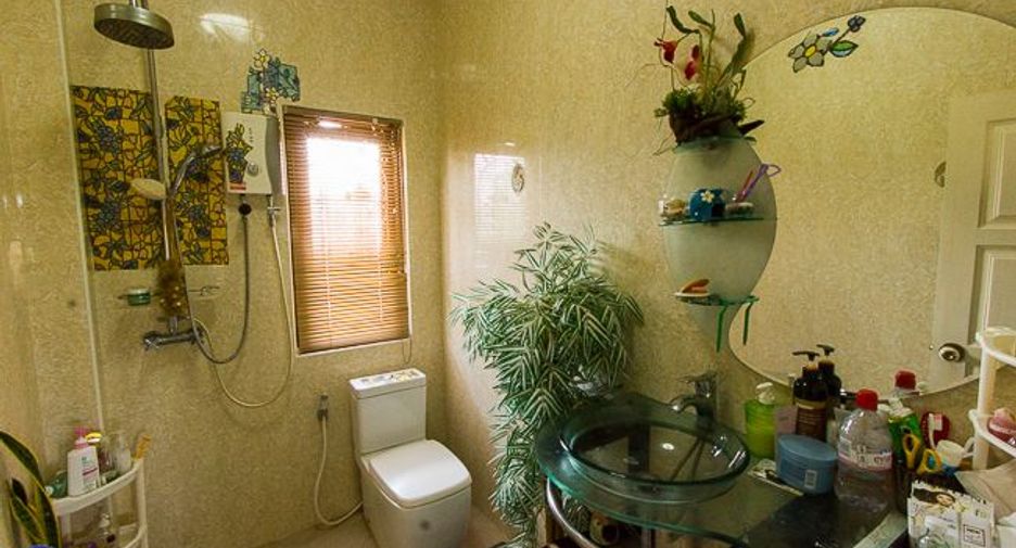 For sale 4 bedrooms house in Mueang Ubon Ratchathani, Ubon Ratchathani