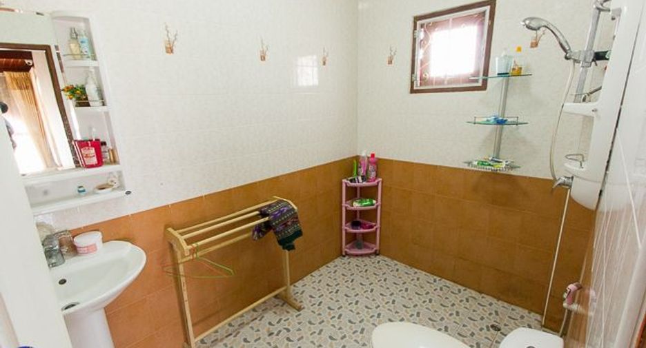 For sale 4 bedrooms house in Mueang Ubon Ratchathani, Ubon Ratchathani