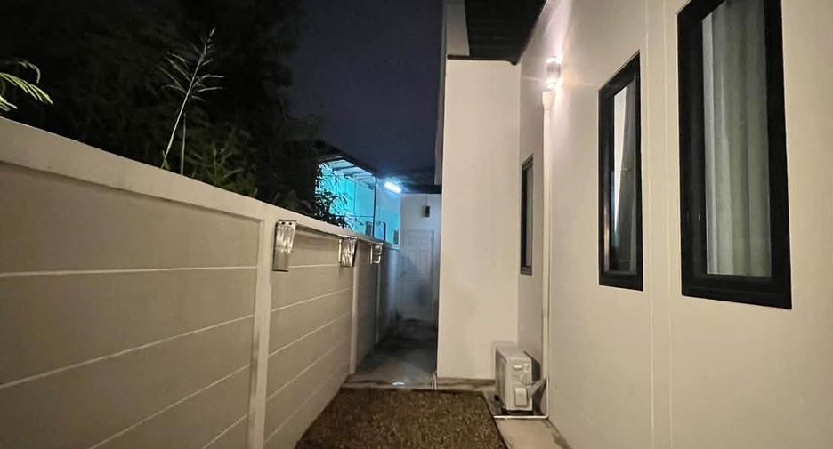 Casa en alquiler de 3 habitaciones en Bang Lamung, Chonburi