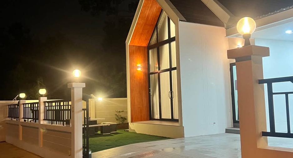 Casa en alquiler de 3 habitaciones en Bang Lamung, Chonburi