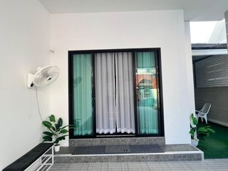 Casa en alquiler de 3 habitaciones en Bang Lamung, Chonburi