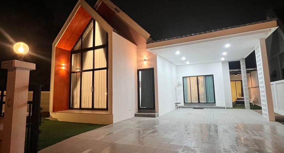 Casa en alquiler de 3 habitaciones en Bang Lamung, Chonburi