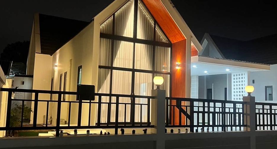 Casa en alquiler de 3 habitaciones en Bang Lamung, Chonburi