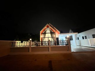 Casa en alquiler de 3 habitaciones en Bang Lamung, Chonburi