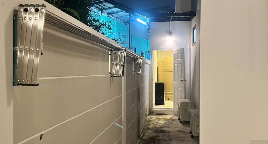 Casa en alquiler de 3 habitaciones en Bang Lamung, Chonburi
