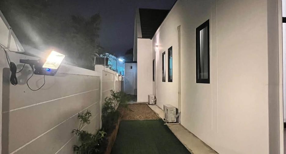 Casa en alquiler de 3 habitaciones en Bang Lamung, Chonburi