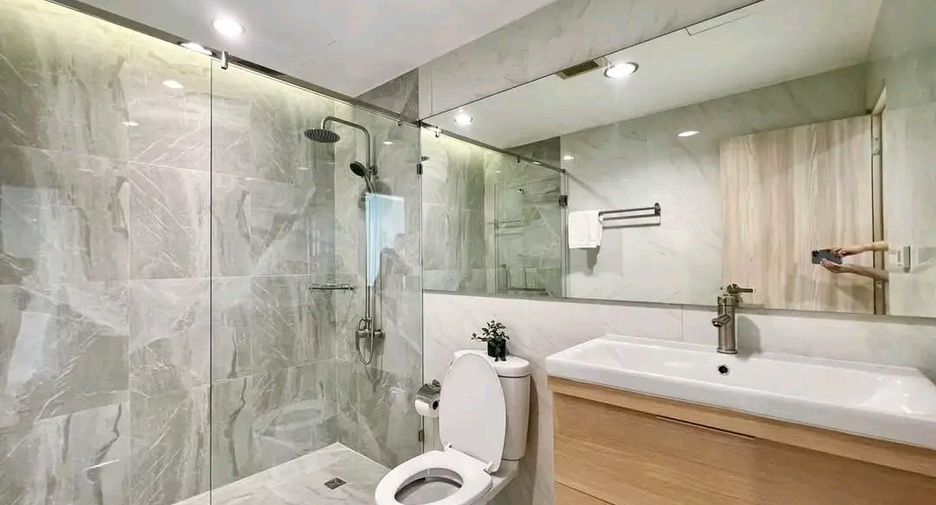 Продажа 4 спальни кондо в Щаттхана, Бангкок