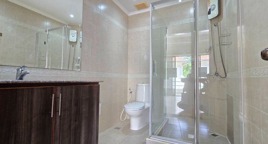 Casa adosada en alquiler de 2 habitaciones en Bang Lamung, Chonburi
