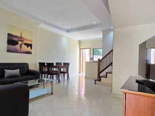 Casa adosada en alquiler de 2 habitaciones en Bang Lamung, Chonburi