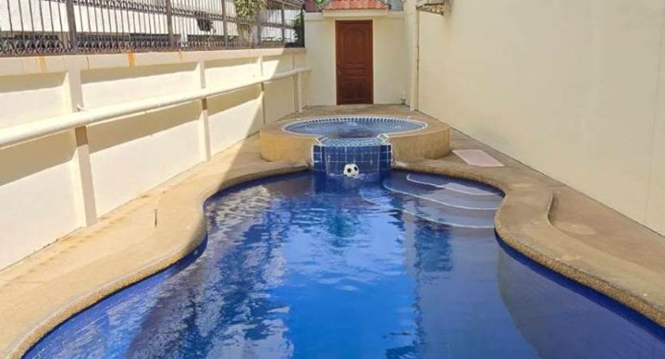 Casa adosada en alquiler de 2 habitaciones en Bang Lamung, Chonburi