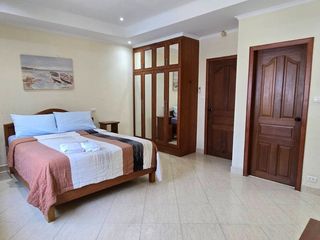 Casa adosada en alquiler de 2 habitaciones en Bang Lamung, Chonburi