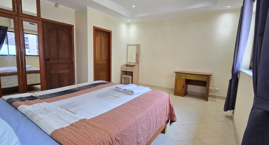 Casa adosada en alquiler de 2 habitaciones en Bang Lamung, Chonburi