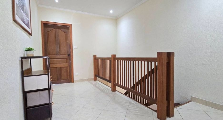 Casa adosada en alquiler de 2 habitaciones en Bang Lamung, Chonburi