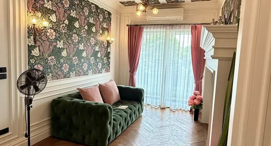 For rent 4 bedrooms house in Bang Kapi, Bangkok
