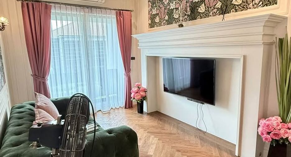 For rent 4 bedrooms house in Bang Kapi, Bangkok