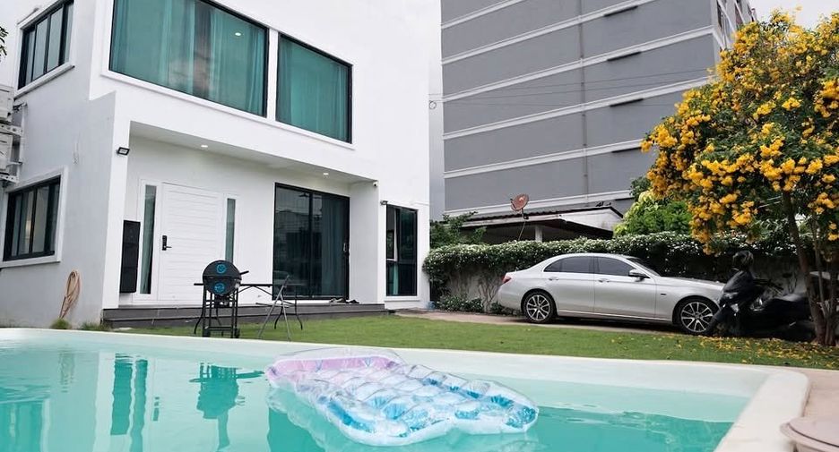 Villa zur Miete mit 5 Zimmer in Bang Na, Bangkok