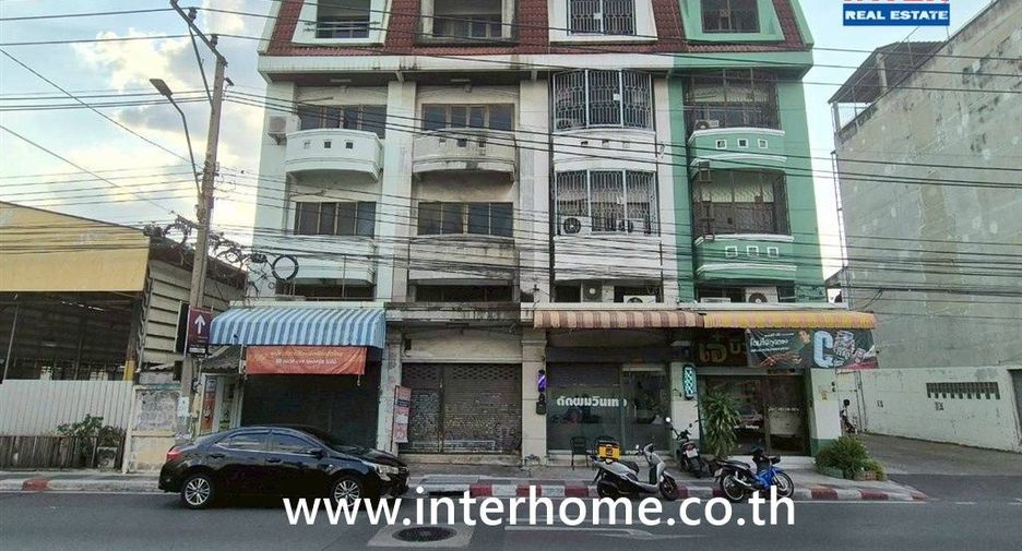 For sale 3 bedrooms retail Space in Lat Phrao, Bangkok