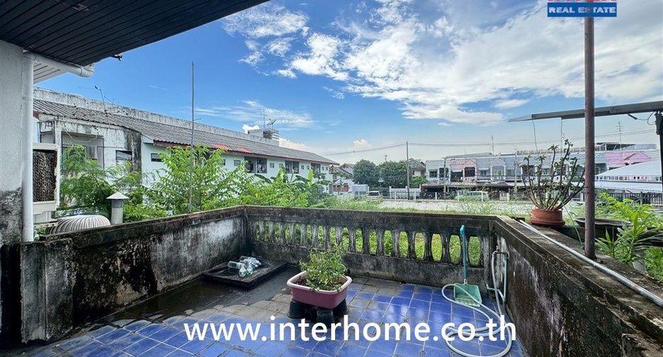 For sale 2 bedrooms townhouse in Lat Phrao, Bangkok