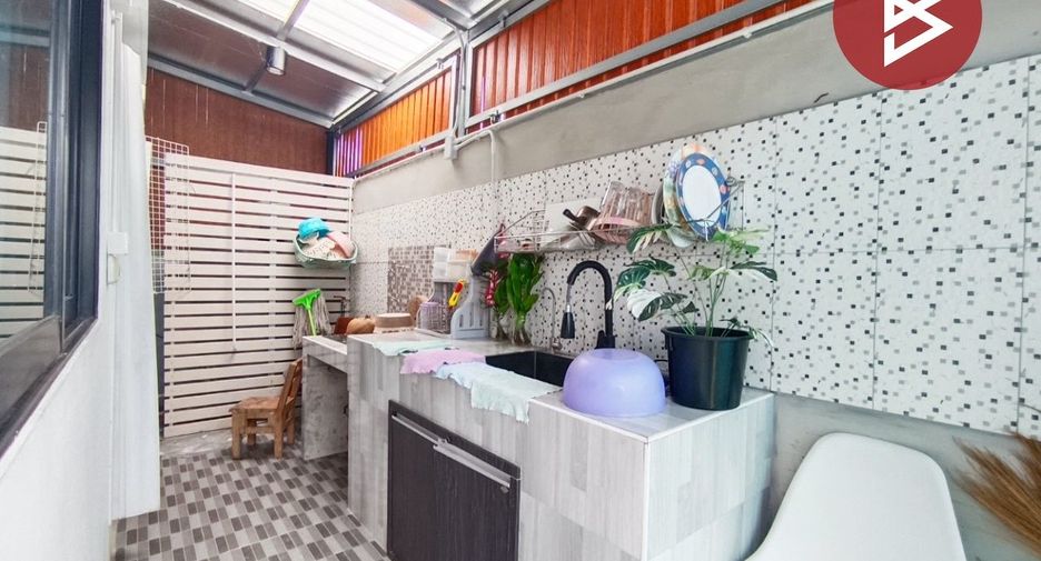 For sale 2 bedrooms townhouse in Bang Nam Priao, Chachoengsao