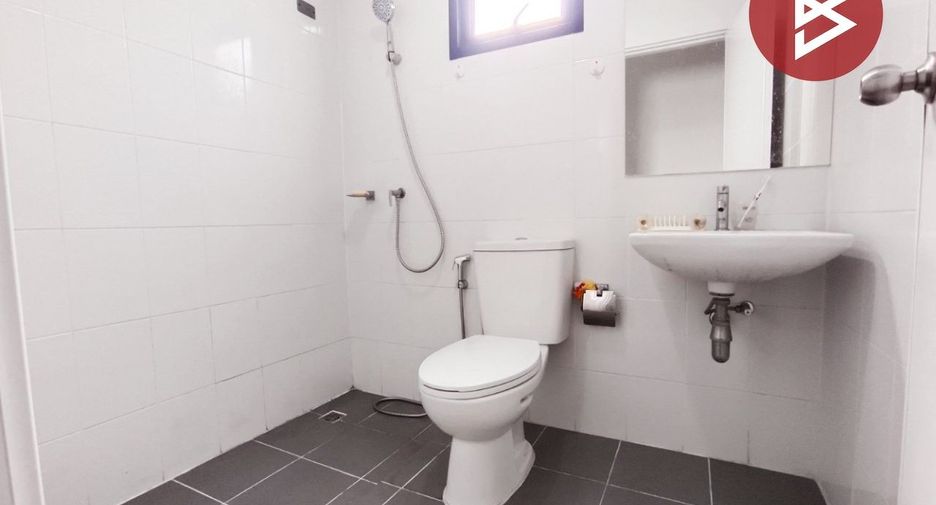 For sale 2 bedrooms townhouse in Bang Nam Priao, Chachoengsao