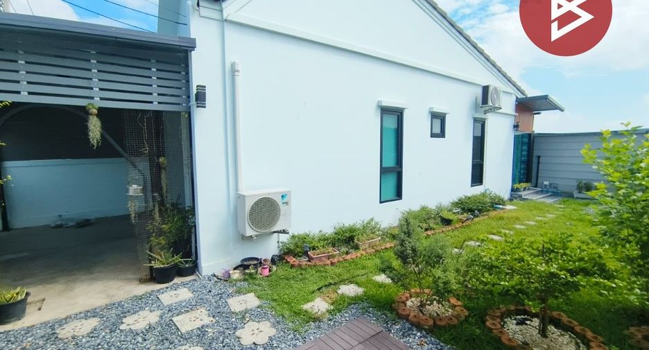 For sale 2 bedrooms townhouse in Bang Nam Priao, Chachoengsao