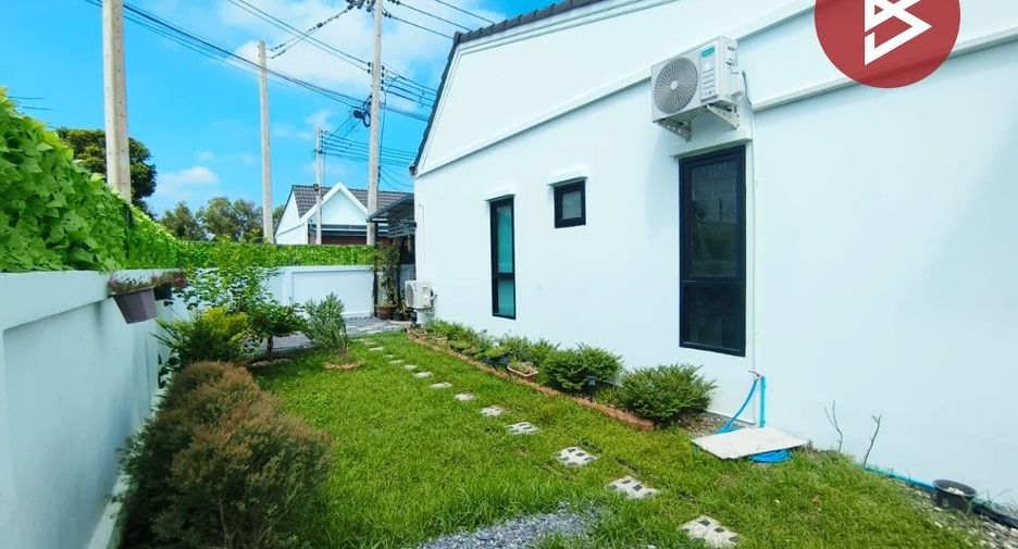 For sale 2 bedrooms townhouse in Bang Nam Priao, Chachoengsao