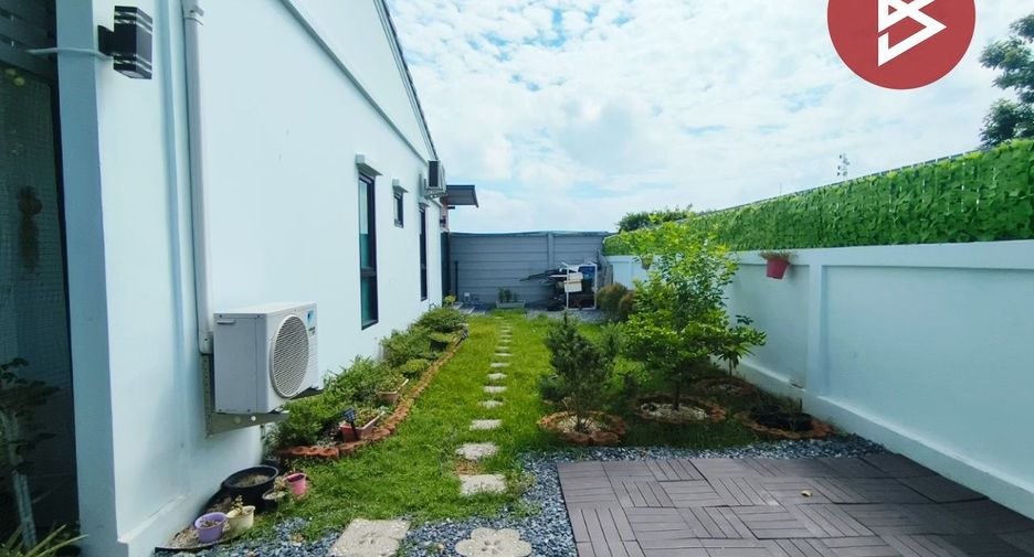 For sale 2 bedrooms townhouse in Bang Nam Priao, Chachoengsao