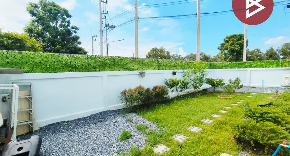 For sale 2 bedrooms townhouse in Bang Nam Priao, Chachoengsao