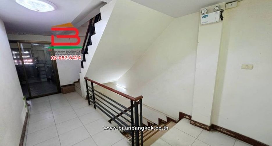 À vendre 5 chambres local commercial à Min Buri, Bangkok
