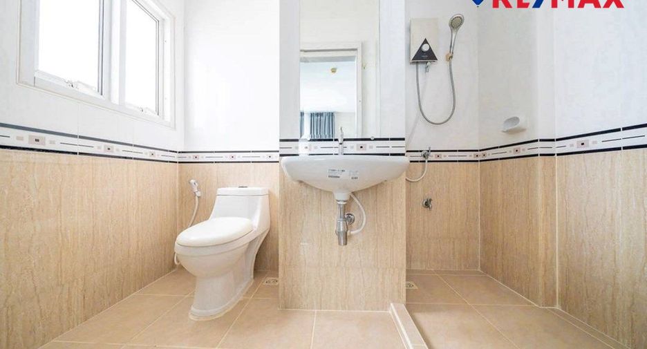 For sale 2 ベッドルーム condo in Bang Lamung, Chonburi