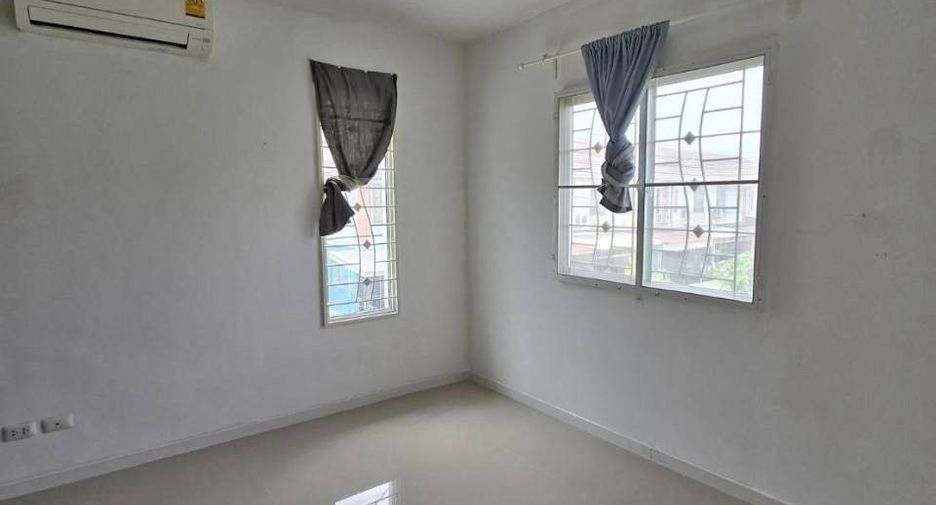 Casa adosada en venta de 3 habitaciones en Phra Samut Chedi, Samut Prakan