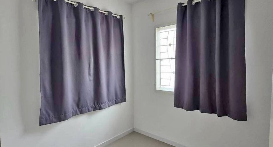 Casa adosada en venta de 3 habitaciones en Phra Samut Chedi, Samut Prakan