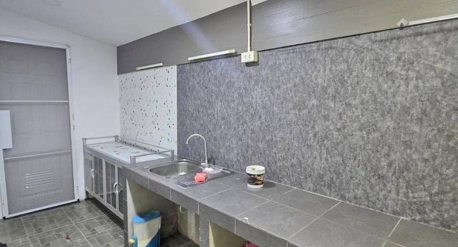 Casa adosada en venta de 3 habitaciones en Phra Samut Chedi, Samut Prakan
