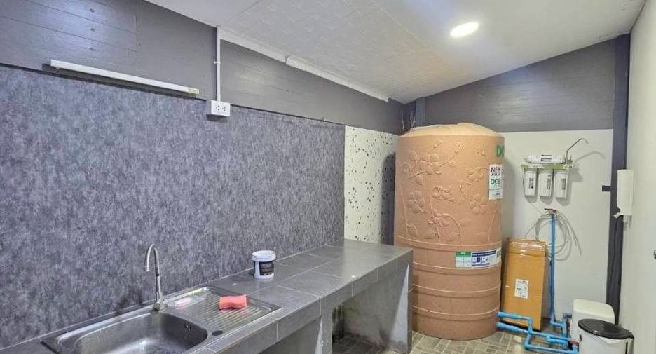 Casa adosada en venta de 3 habitaciones en Phra Samut Chedi, Samut Prakan
