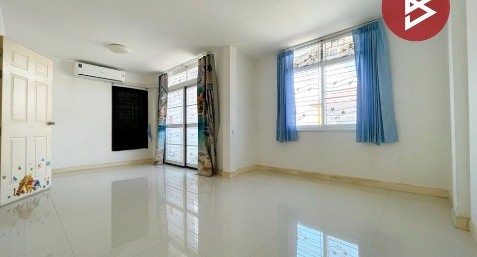 For sale 3 bedrooms townhouse in Phan Thong, Chonburi