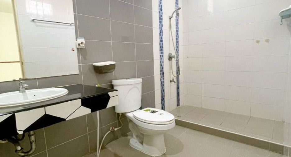 For sale 3 bedrooms townhouse in Phan Thong, Chonburi