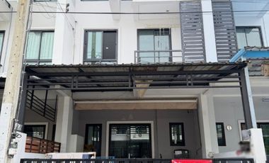 Casa adosada en venta de 3 habitaciones en Mueang Samut Prakan, Samut Prakan