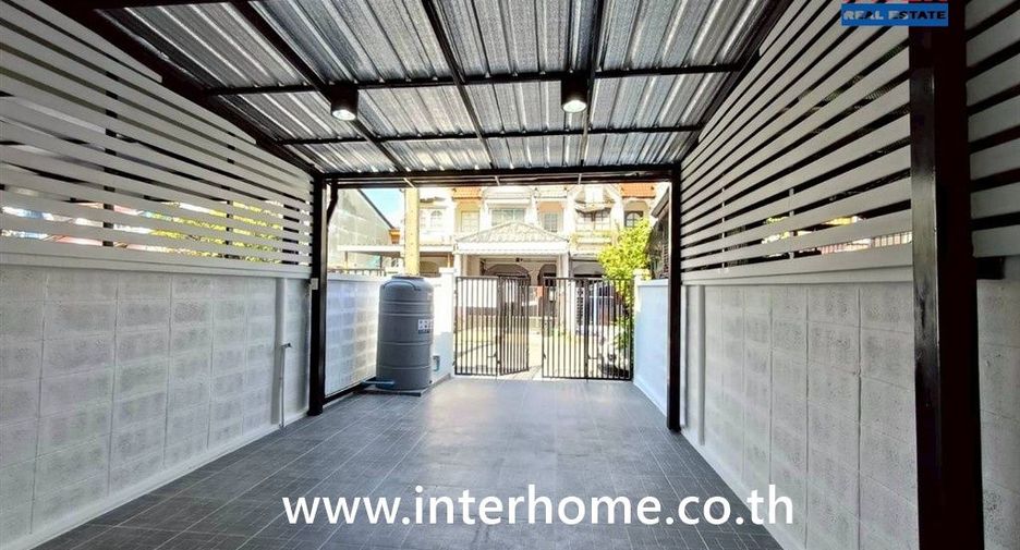À vendre 2 chambres maison de ville à Khan Na Yao, Bangkok