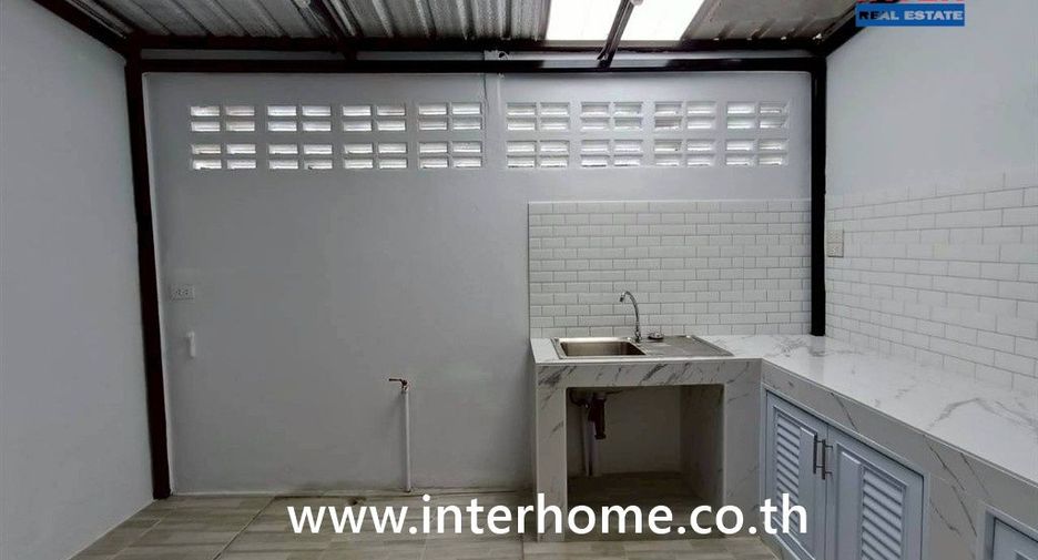 À vendre 2 chambres maison de ville à Khan Na Yao, Bangkok