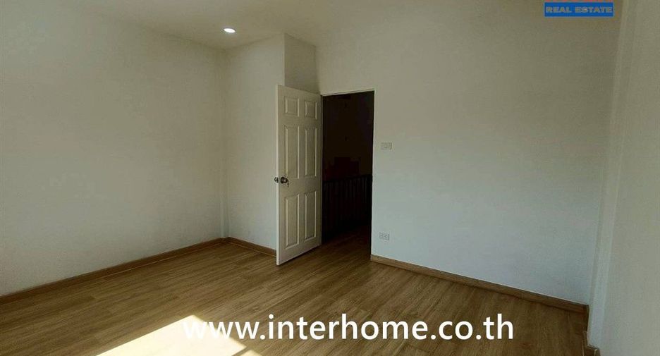 À vendre 2 chambres maison de ville à Khan Na Yao, Bangkok