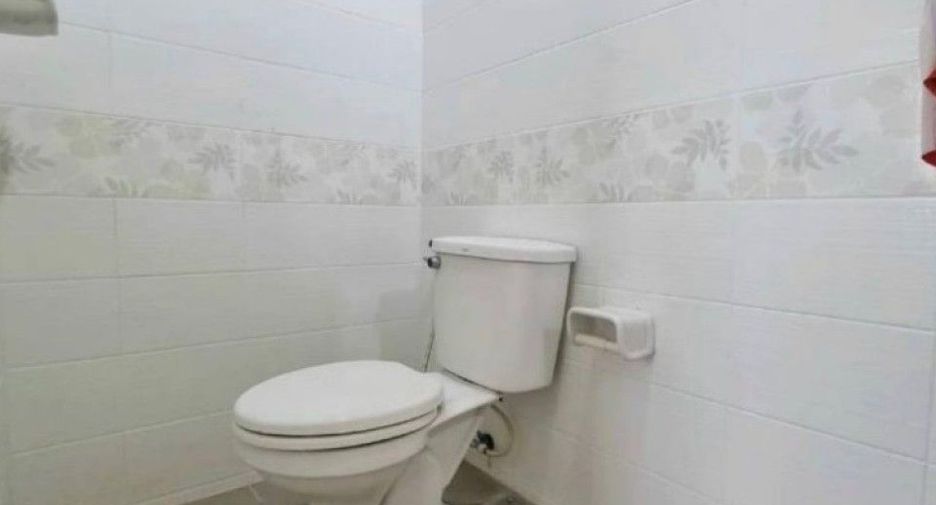 For rent and for sale 3 bedrooms townhouse in Bang Sao Thong, Samut Prakan