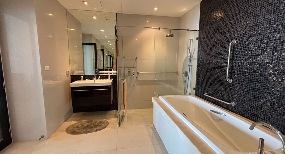 For rent 3 bedrooms condo in Klaeng, Rayong