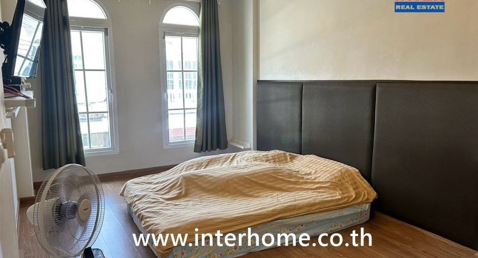 For sale 3 bedrooms townhouse in Suan Luang, Bangkok