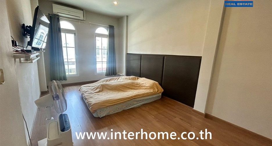 For sale 3 bedrooms townhouse in Suan Luang, Bangkok