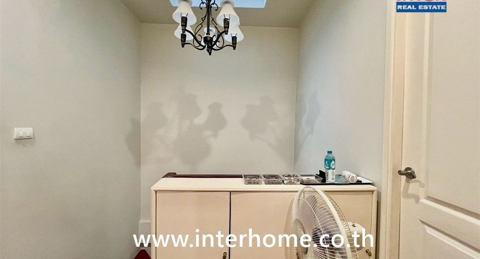 For sale 3 bedrooms townhouse in Suan Luang, Bangkok