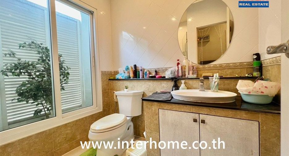 For sale 3 bedrooms townhouse in Suan Luang, Bangkok