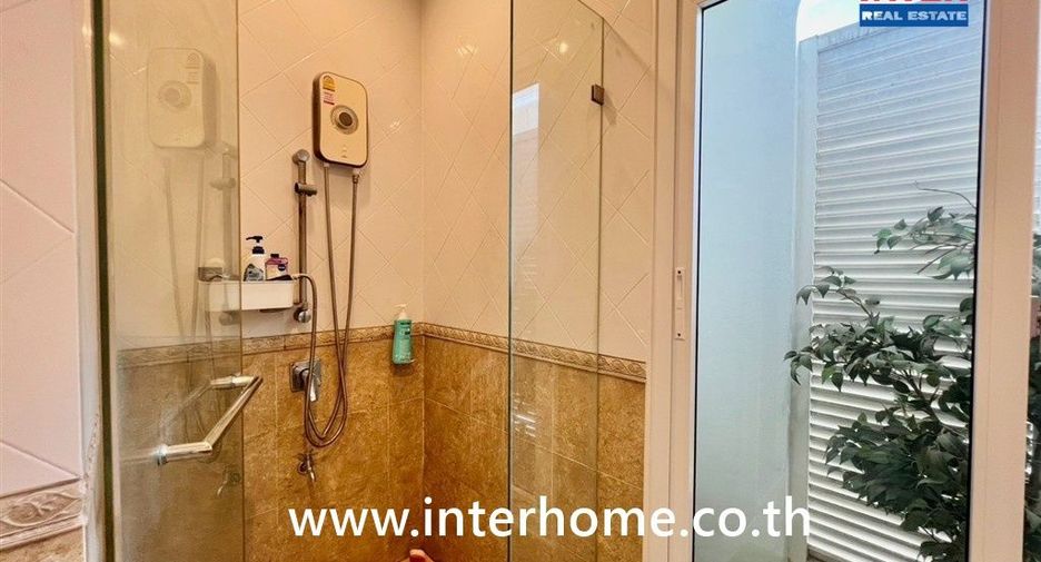 For sale 3 bedrooms townhouse in Suan Luang, Bangkok