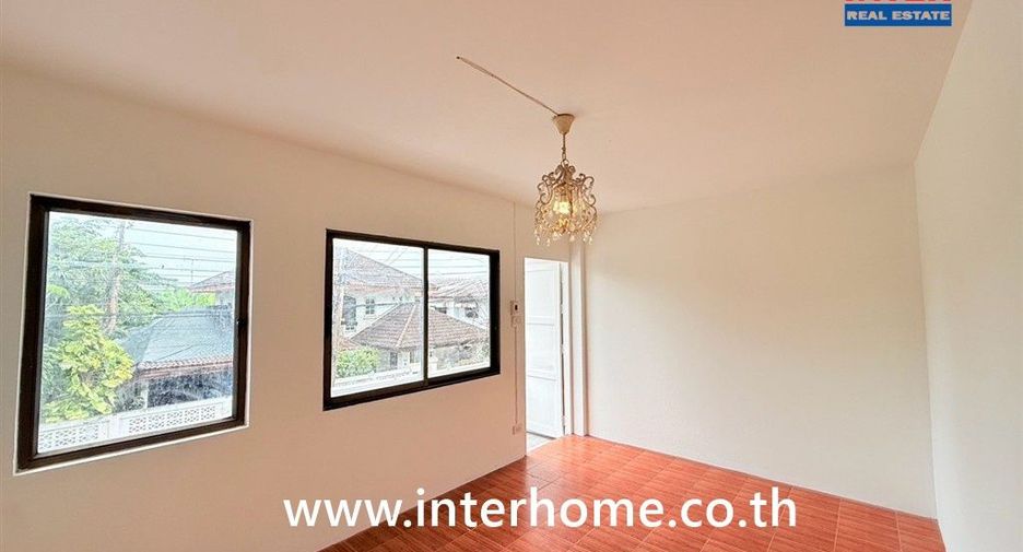 For sale 4 bedrooms townhouse in Bang Khen, Bangkok