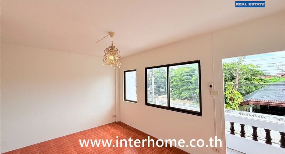 For sale 4 bedrooms townhouse in Bang Khen, Bangkok
