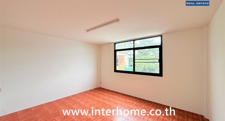 For sale 4 bedrooms townhouse in Bang Khen, Bangkok